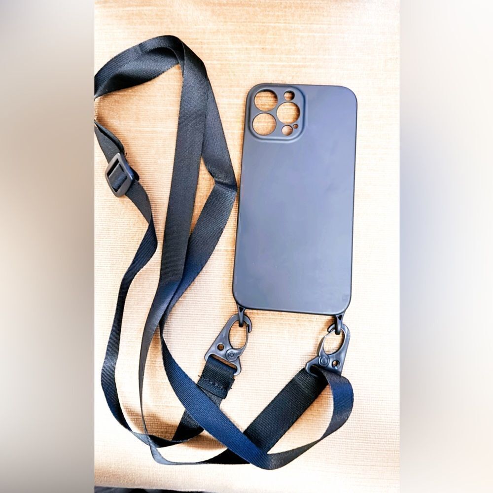 black iphone 13 case